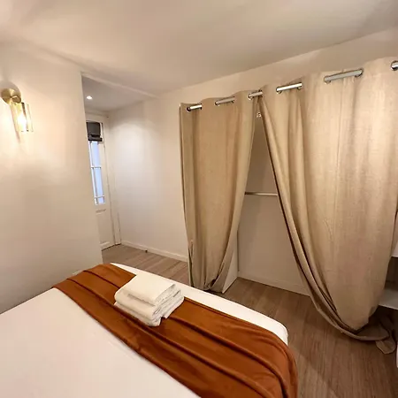 Le Repos De La Rue Des Changes