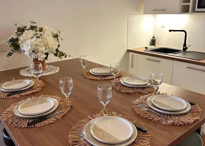 Le Repos De La Rue Des Changes アパート