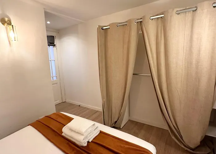 Le Repos De La Rue Des Changes